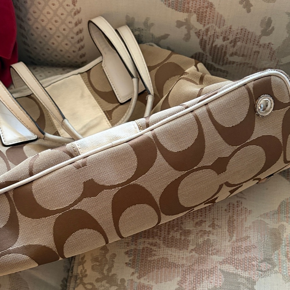 Coach Beige and Brown Signature Shoulder Bag - Picture 2 of 5